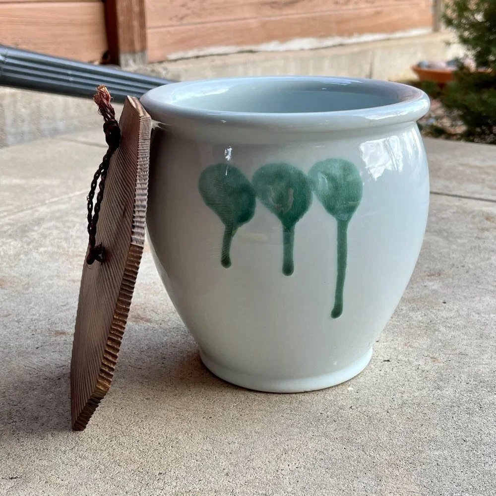 Tokoname Ware Hisamatsu Kiln Urn Vase with Wooden Lid - Picture 9 of 15